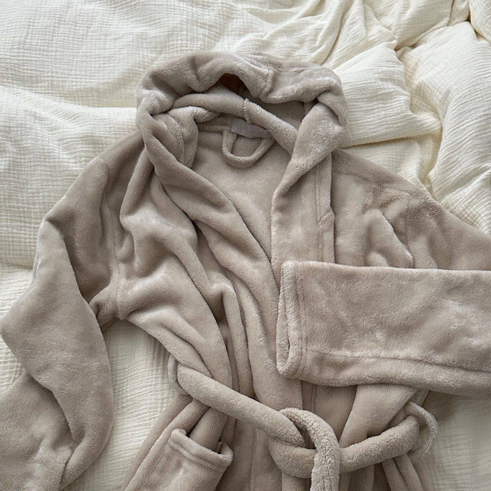 Summer & Rose Plush Cream Robe
